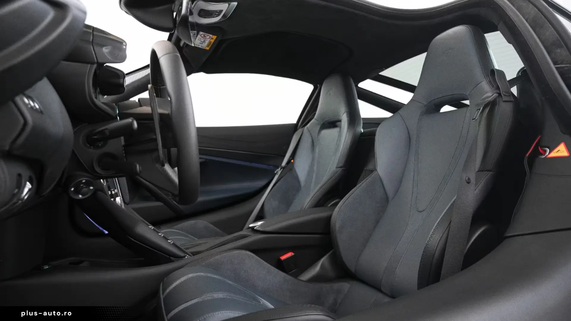 McLaren 750S   226 KM   TechLux   Carbon