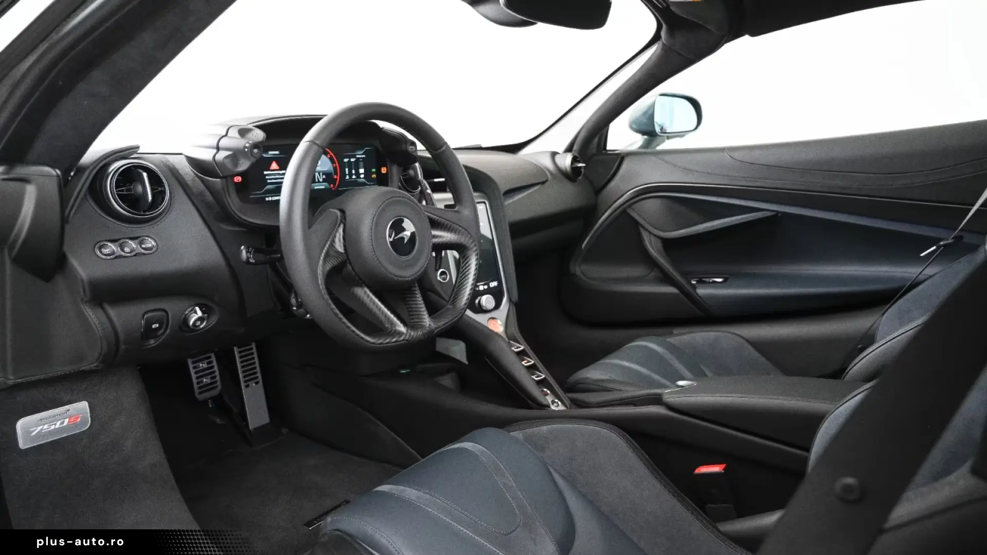 McLaren 750S   226 KM   TechLux   Carbon