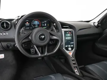 McLaren 750S   226 KM   TechLux   Carbon