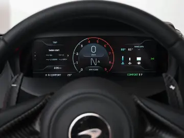 McLaren 750S   226 KM   TechLux   Carbon