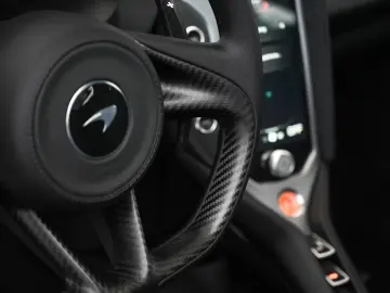 McLaren 750S   226 KM   TechLux   Carbon
