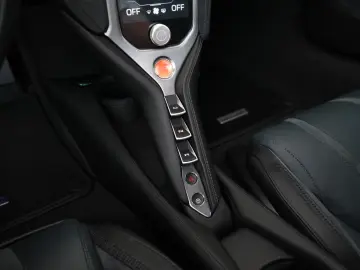 McLaren 750S   226 KM   TechLux   Carbon