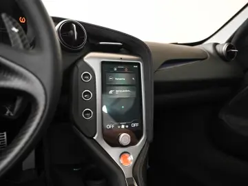 McLaren 750S   226 KM   TechLux   Carbon