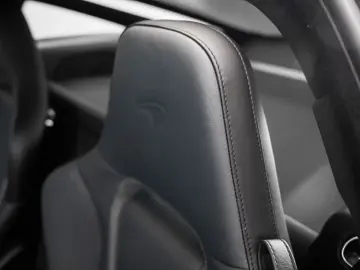 McLaren 750S   226 KM   TechLux   Carbon