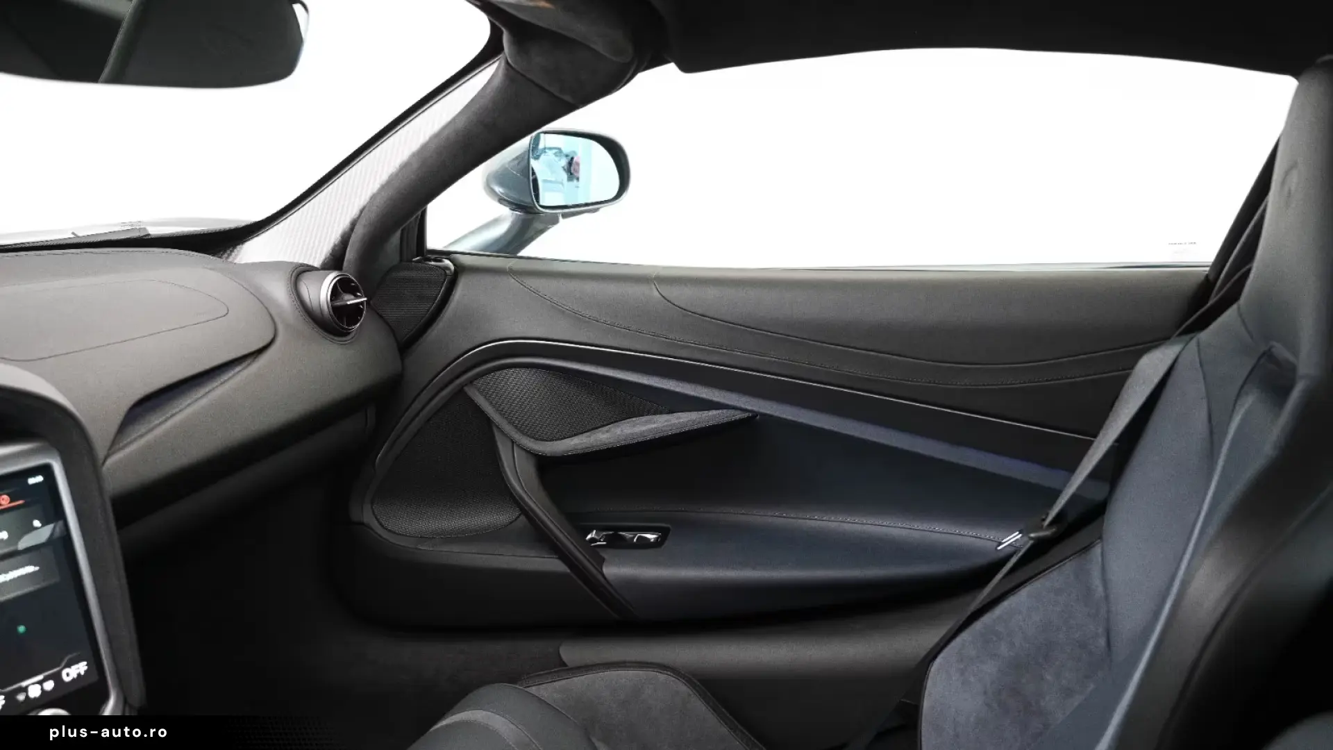 McLaren 750S   226 KM   TechLux   Carbon