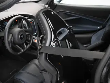 McLaren 750S   226 KM   TechLux   Carbon