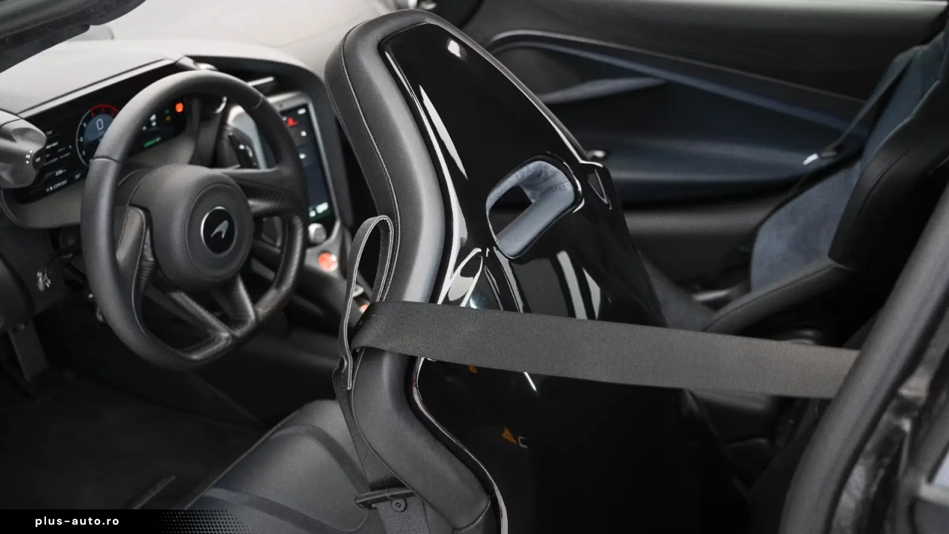 McLaren 750S   226 KM   TechLux   Carbon