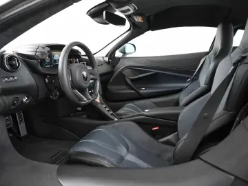 McLaren 750S   226 KM   TechLux   Carbon