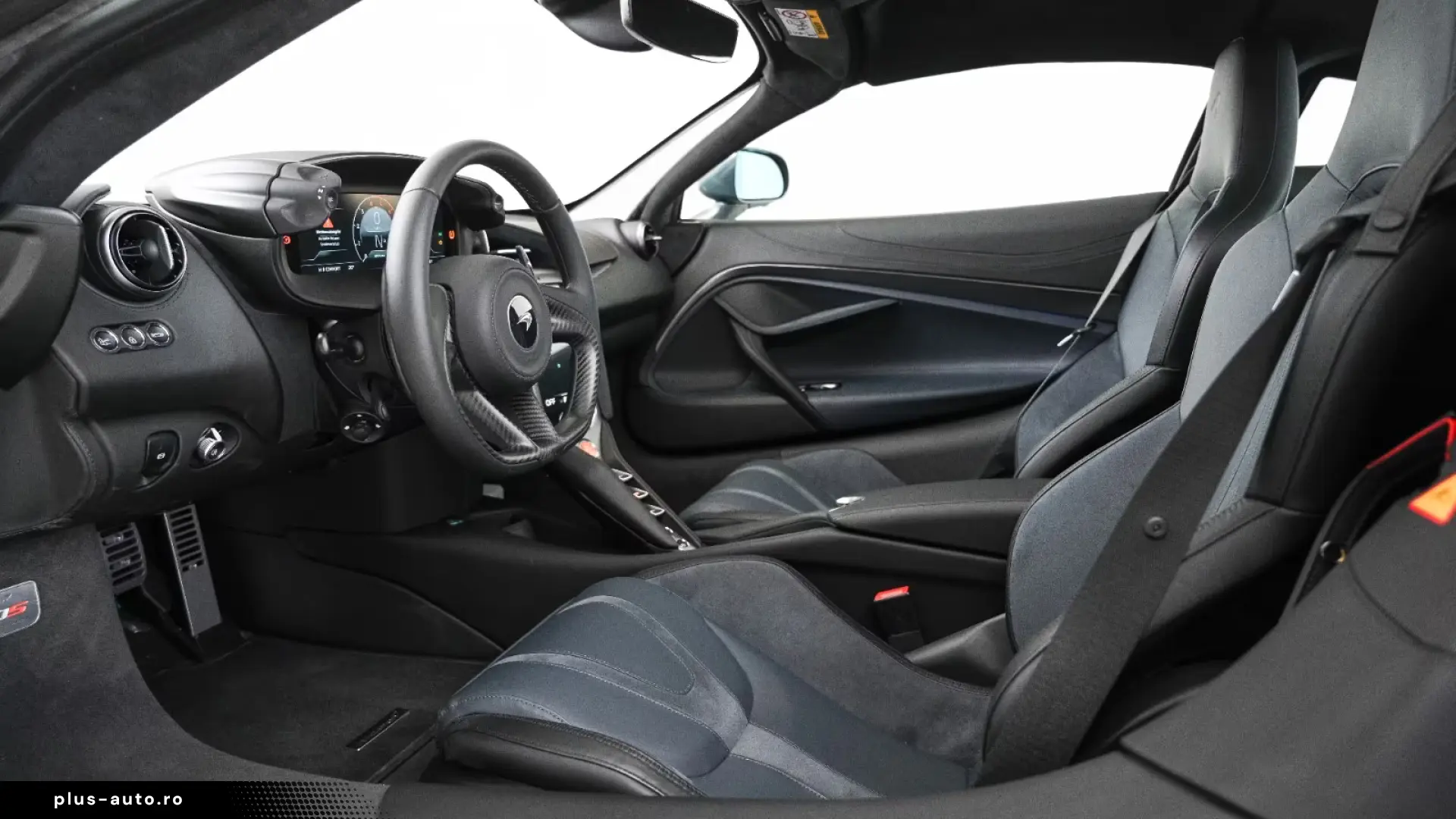 McLaren 750S   226 KM   TechLux   Carbon