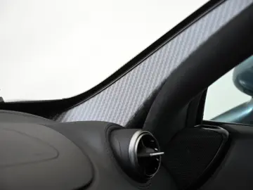 McLaren 750S   226 KM   TechLux   Carbon