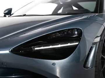 McLaren 750S   226 KM   TechLux   Carbon