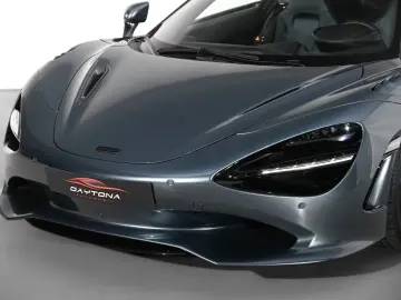 McLaren 750S   226 KM   TechLux   Carbon