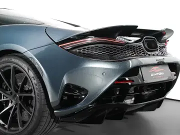 McLaren 750S   226 KM   TechLux   Carbon