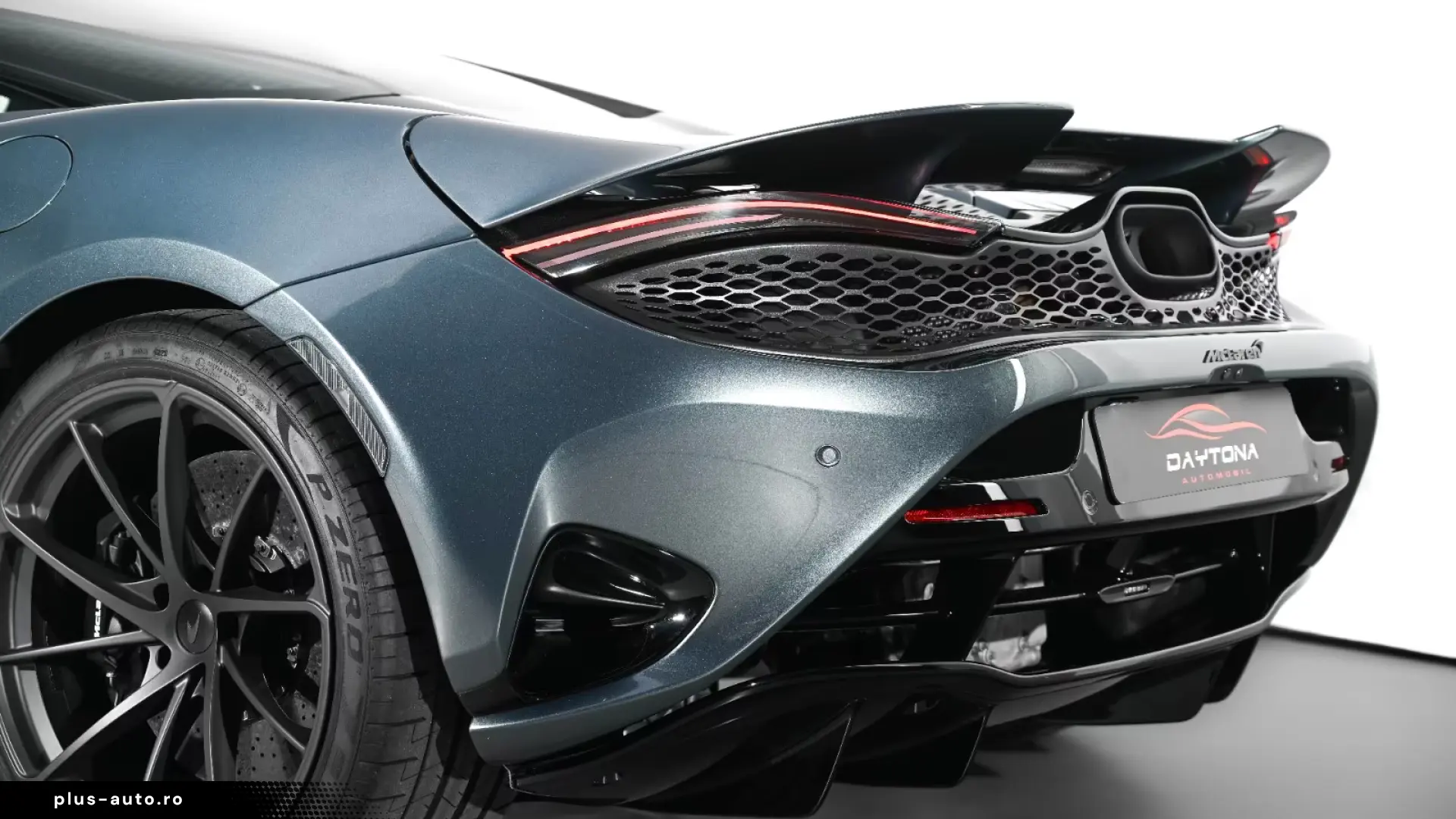 McLaren 750S   226 KM   TechLux   Carbon