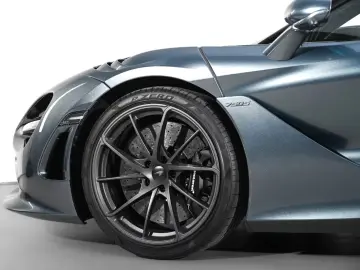 McLaren 750S   226 KM   TechLux   Carbon