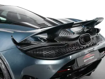 McLaren 750S   226 KM   TechLux   Carbon