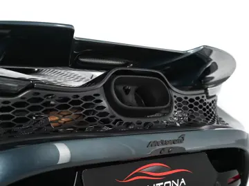 McLaren 750S   226 KM   TechLux   Carbon