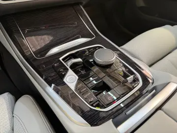 BMW X5 xDrive50e M Sport Bowers & Wilkins AHK LED