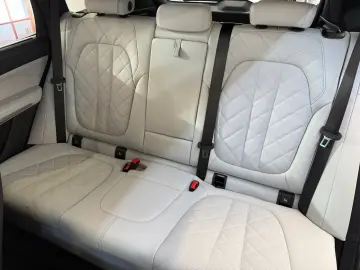 BMW X5 xDrive50e M Sport Bowers & Wilkins AHK LED