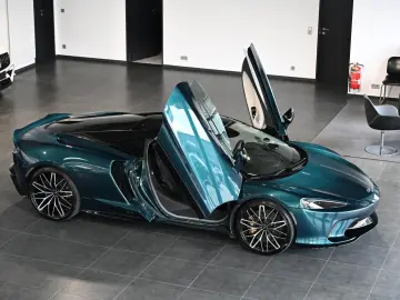 McLaren GT Serpentine Luxe Premium B&W Lift Panorama