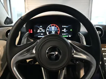 McLaren GT Serpentine Luxe Premium B&W Lift Panorama