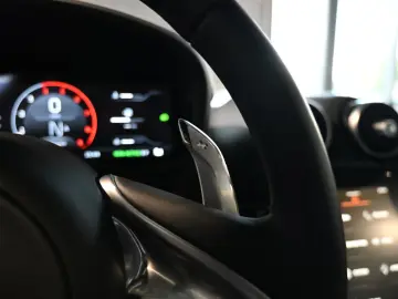 McLaren GT Serpentine Luxe Premium B&W Lift Panorama