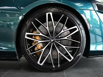 McLaren GT Serpentine Luxe Premium B&W Lift Panorama