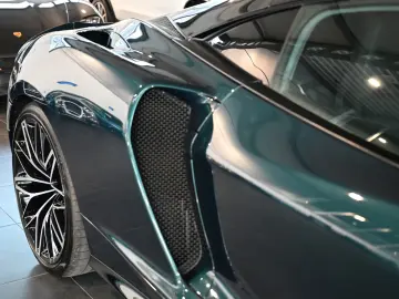 McLaren GT Serpentine Luxe Premium B&W Lift Panorama