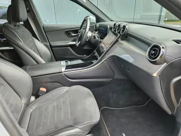 MERCEDES-BENZ GLC 200 4M AMG Pano AHK Distronic 1.Hd. uffr.