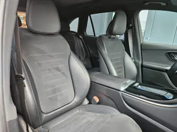 MERCEDES-BENZ GLC 200 4M AMG Pano AHK Distronic 1.Hd. uffr.