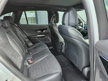 MERCEDES-BENZ GLC 200 4M AMG Pano AHK Distronic 1.Hd. uffr.