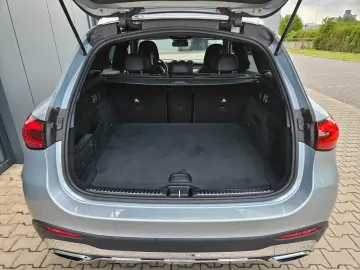 MERCEDES-BENZ GLC 200 4M AMG Pano AHK Distronic 1.Hd. uffr.