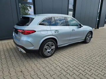 MERCEDES-BENZ GLC 200 4M AMG Pano AHK Distronic 1.Hd. uffr.