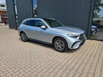MERCEDES-BENZ GLC 200 4M AMG Pano AHK Distronic 1.Hd. uffr.