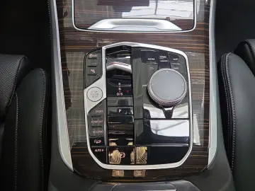 BMW X5 xDr30d MSport Pro IconicGlow 360