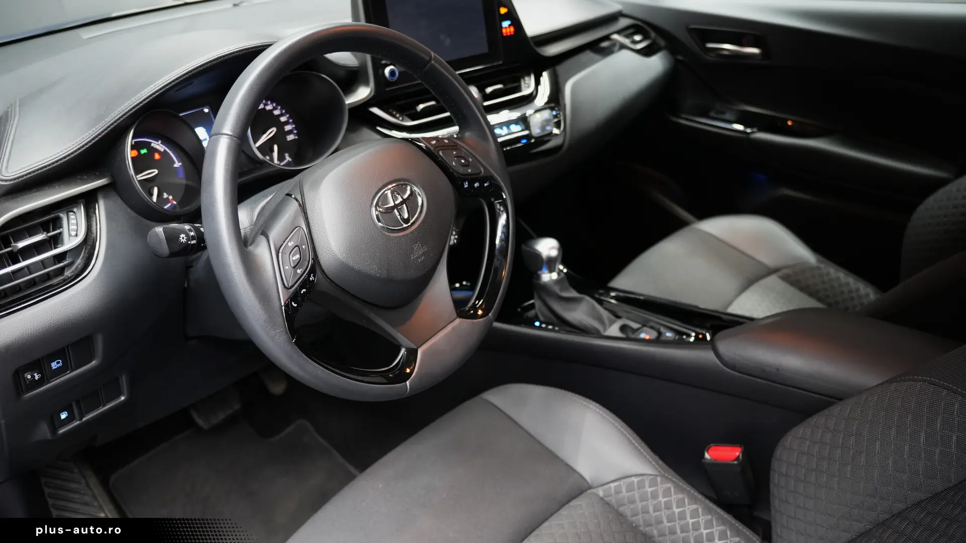 TOYOTA C-HR 1.8 HYB AT