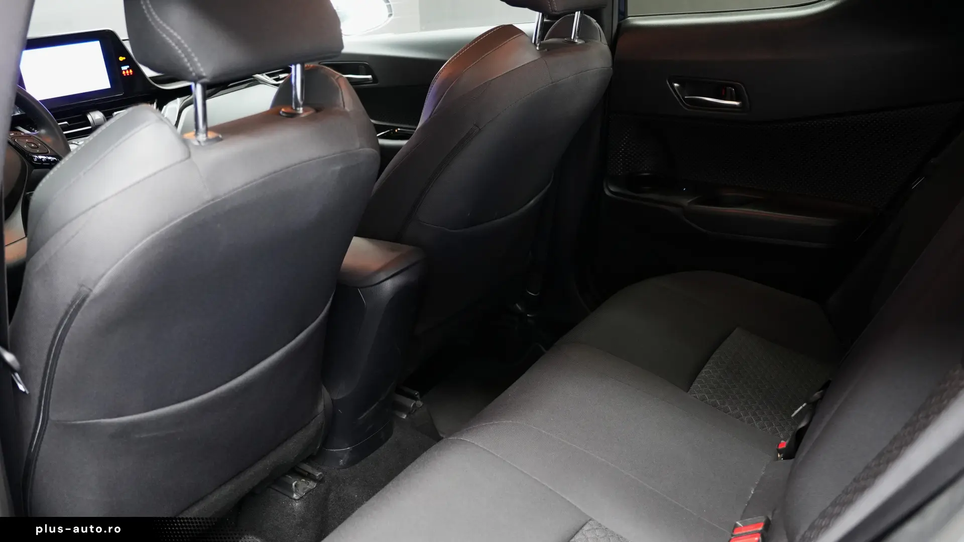 TOYOTA C-HR 1.8 HYB AT