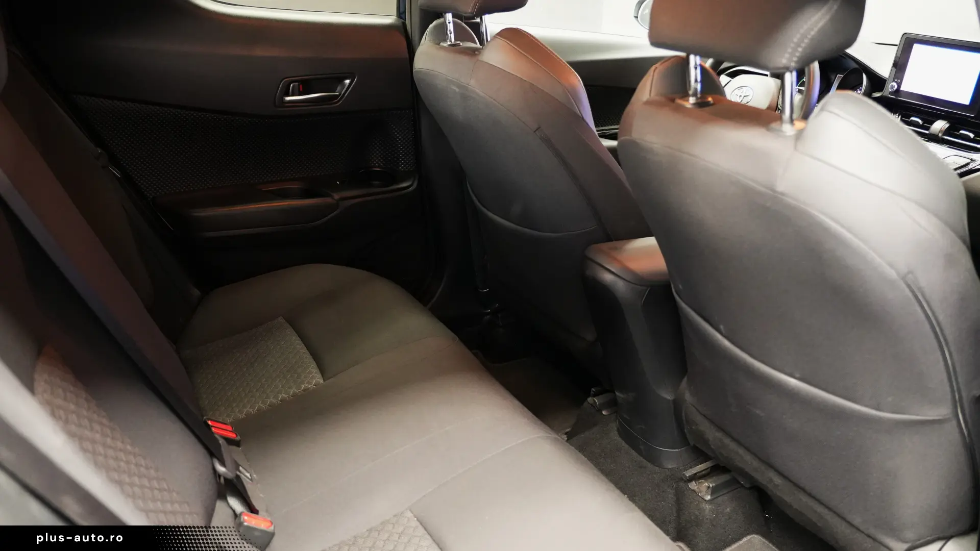 TOYOTA C-HR 1.8 HYB AT