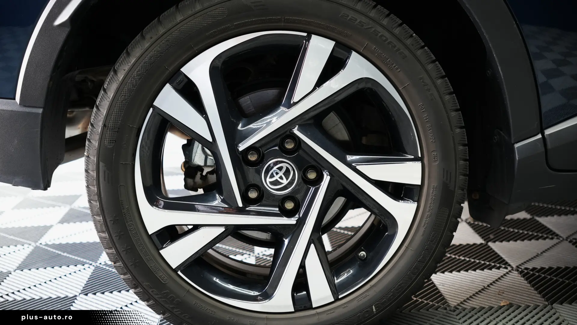 TOYOTA C-HR 1.8 HYB AT