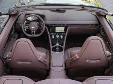 Aston Martin DB12 Volante