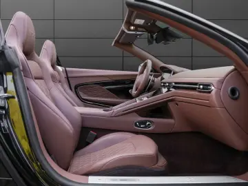 Aston Martin DB12 Volante