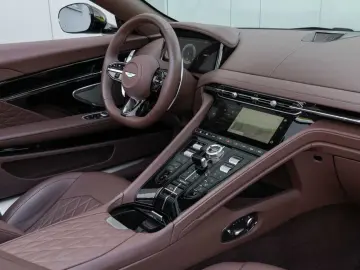 Aston Martin DB12 Volante