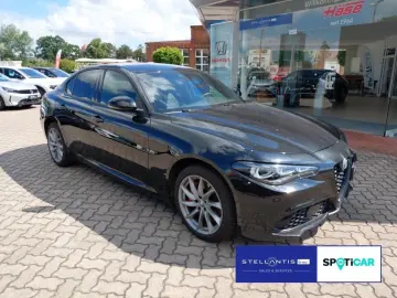 ALFA ROMEO Giulia 2.0 Turbo AT8 1.Hand LED Leder Navi SHZ K