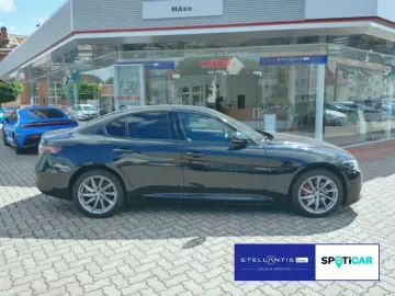 ALFA ROMEO Giulia 2.0 Turbo AT8 1.Hand LED Leder Navi SHZ K