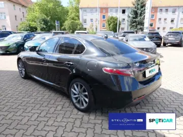 ALFA ROMEO Giulia 2.0 Turbo AT8 1.Hand LED Leder Navi SHZ K