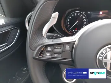 ALFA ROMEO Giulia 2.0 Turbo AT8 1.Hand LED Leder Navi SHZ K
