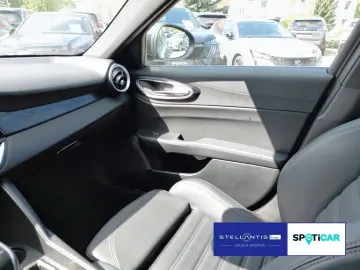 ALFA ROMEO Giulia 2.0 Turbo AT8 1.Hand LED Leder Navi SHZ K