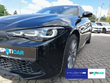 ALFA ROMEO Giulia 2.0 Turbo AT8 1.Hand LED Leder Navi SHZ K