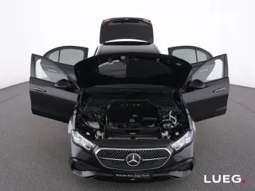 MERCEDES-BENZ E 220 d AMG Pano LED Night Kamera Totw…
