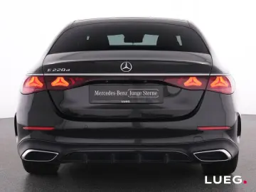MERCEDES-BENZ E 220 d AMG Pano LED Night Kamera Totw…